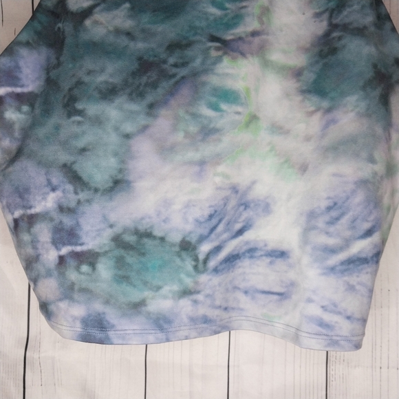 Athleta Conscious Crop Top Bra Tank  Size  XL Tie Dye - Picture 4 of 10